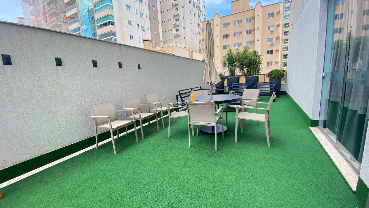 Apartamento a venda na quadra mar a venda em Meia Praia (56)