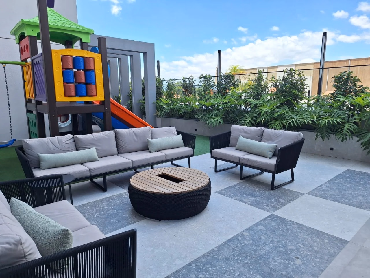 Residencial Ilha do Mel, Rua 264, Bairro Meia Praia, Itapema - SC (12)