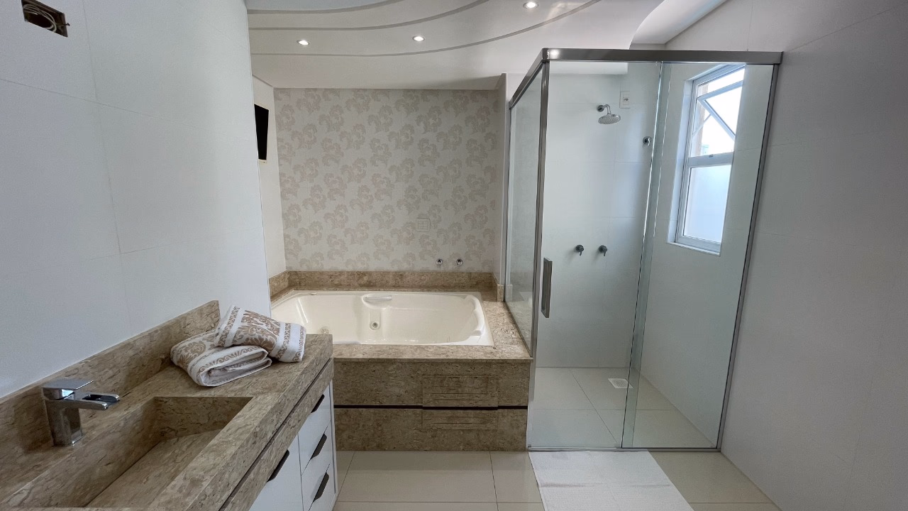 Apartamento 4 suítes em Meia Praia — Meia Praia, Itapema
