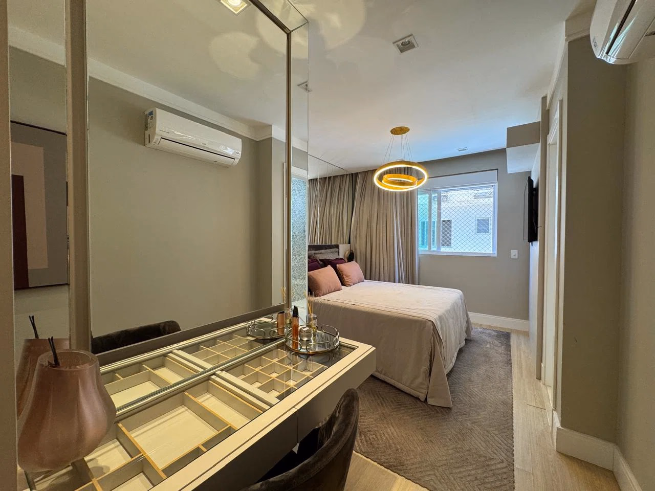 Apartamento 4 suítes em Meia Praia — Meia Praia, Itapema