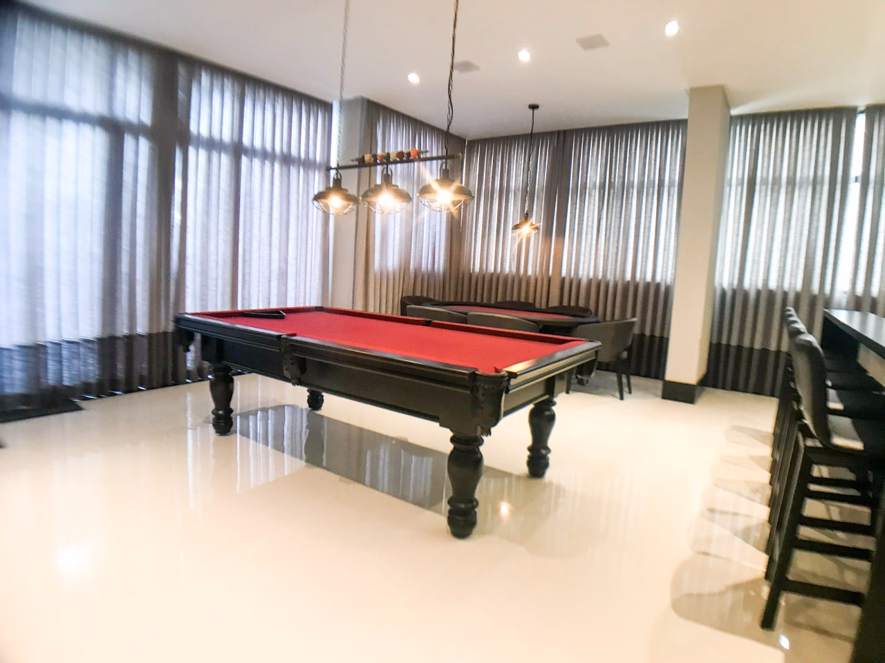Apartamento frente avenida a venda no Villa de Siena em Meia Praia, Itapema