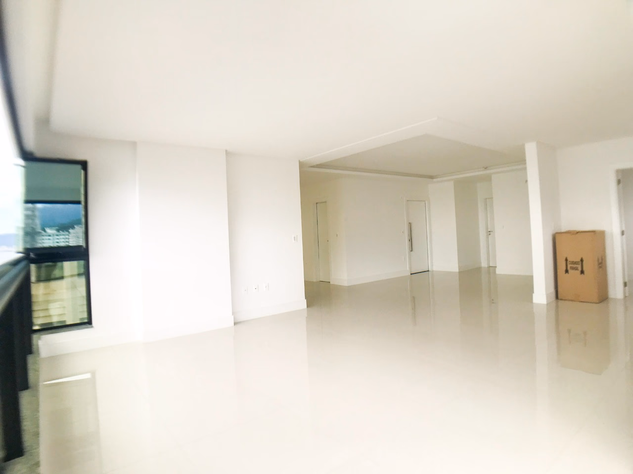 Apartamento 4 suítes em Meia Praia — Meia Praia, Itapema