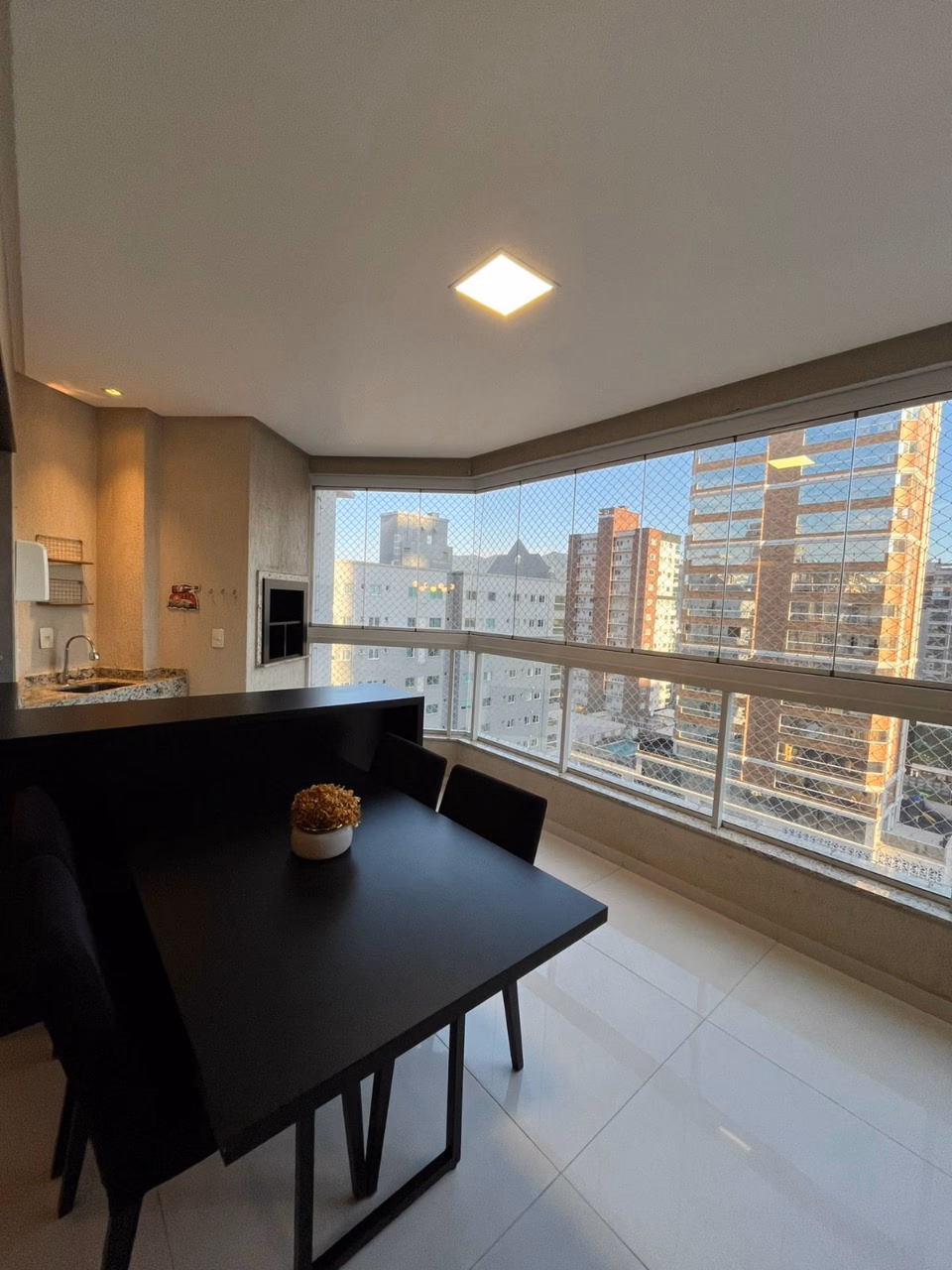 Apartamento 3 suítes em Meia Praia — Meia Praia, Itapema
