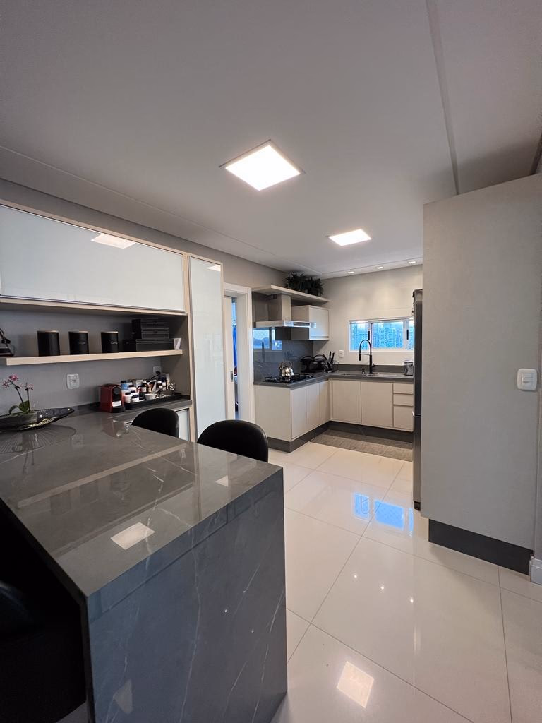 Apartamento 3 suítes em Meia Praia — Meia Praia, Itapema