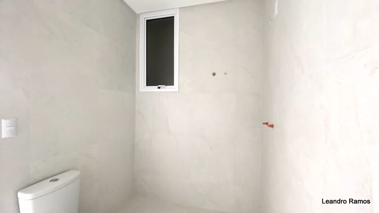 Apartamento 4 suítes em Meia Praia — Meia Praia, Itapema