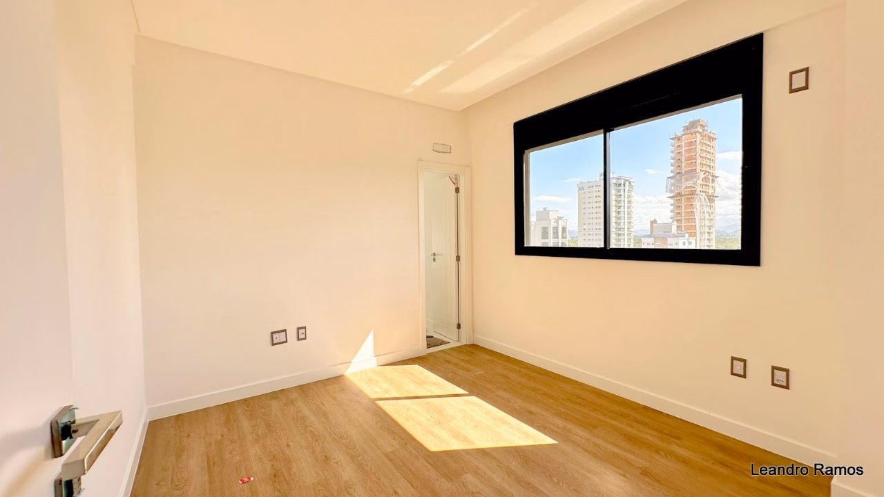 Apartamento 4 suítes em Meia Praia — Meia Praia, Itapema