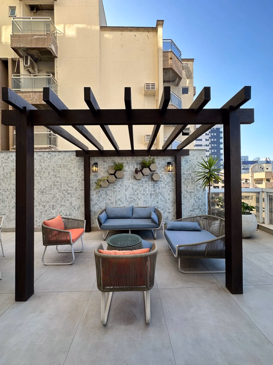 Apartamento á venda, Abu Dhabi - Rua 234, Bairro Meia Praia, Itapema - SC (17)