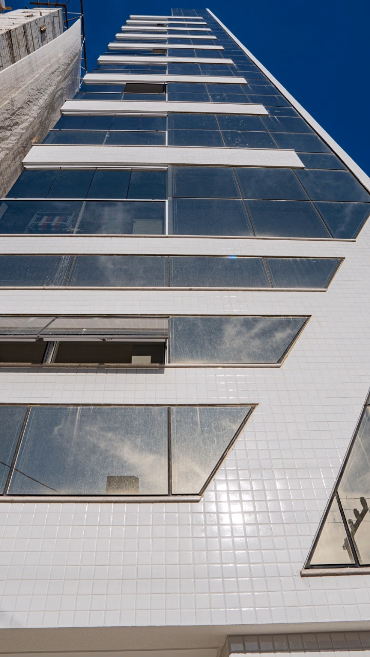 One Gold residencial — Meia Praia