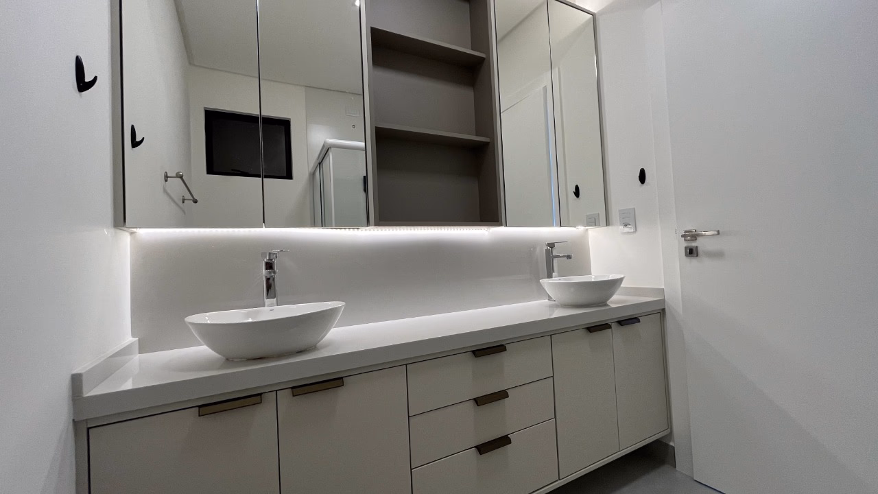 Apartamento 4 suítes em Meia Praia — Meia Praia, Itapema