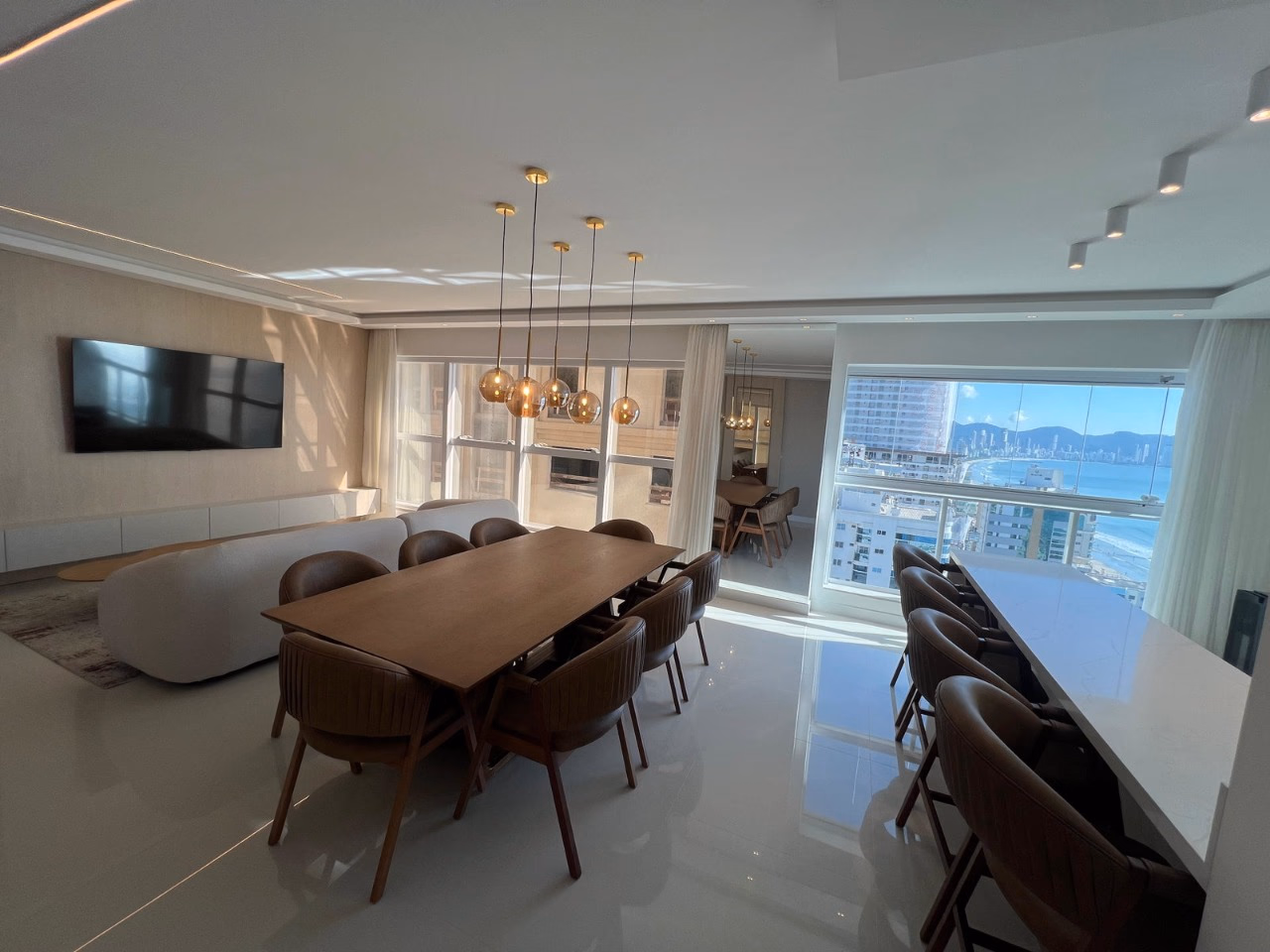 Apartamento 4 suítes em Meia Praia — Meia Praia, Itapema