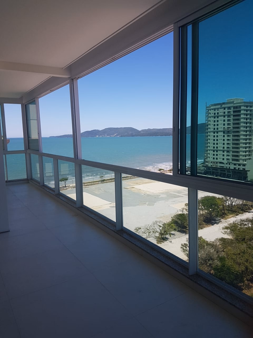 Apartamento 4 suítes em Meia Praia — Meia Praia, Itapema