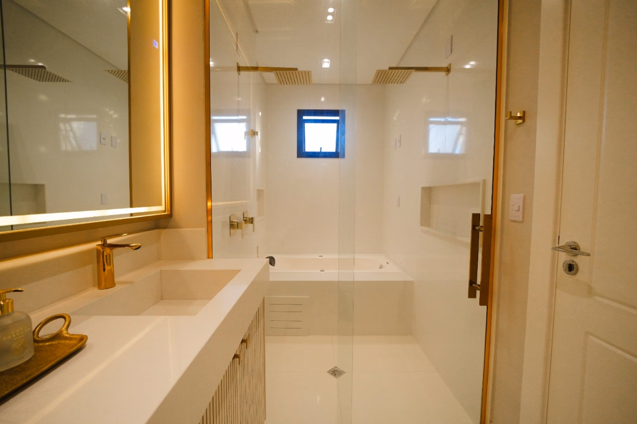 Apartamento 4 suítes em Meia Praia — Meia Praia, Itapema