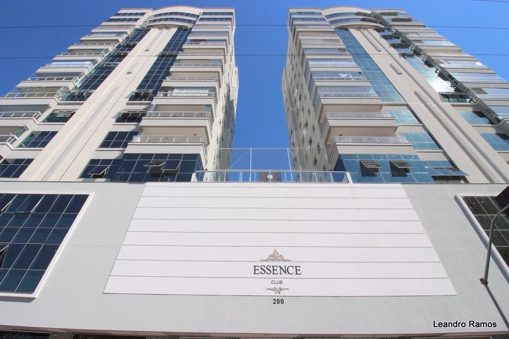 Essence Club Residence — Meia Praia