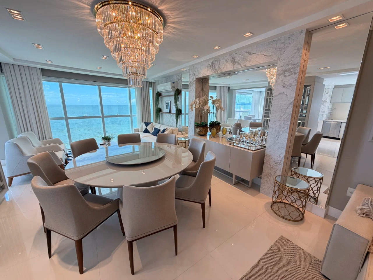 Apartamento 4 suítes em Meia Praia — Meia Praia, Itapema