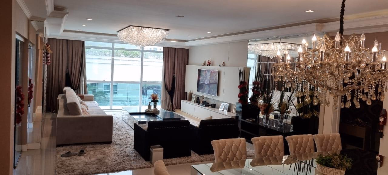Apartamento 4 suítes em Meia Praia — Meia Praia