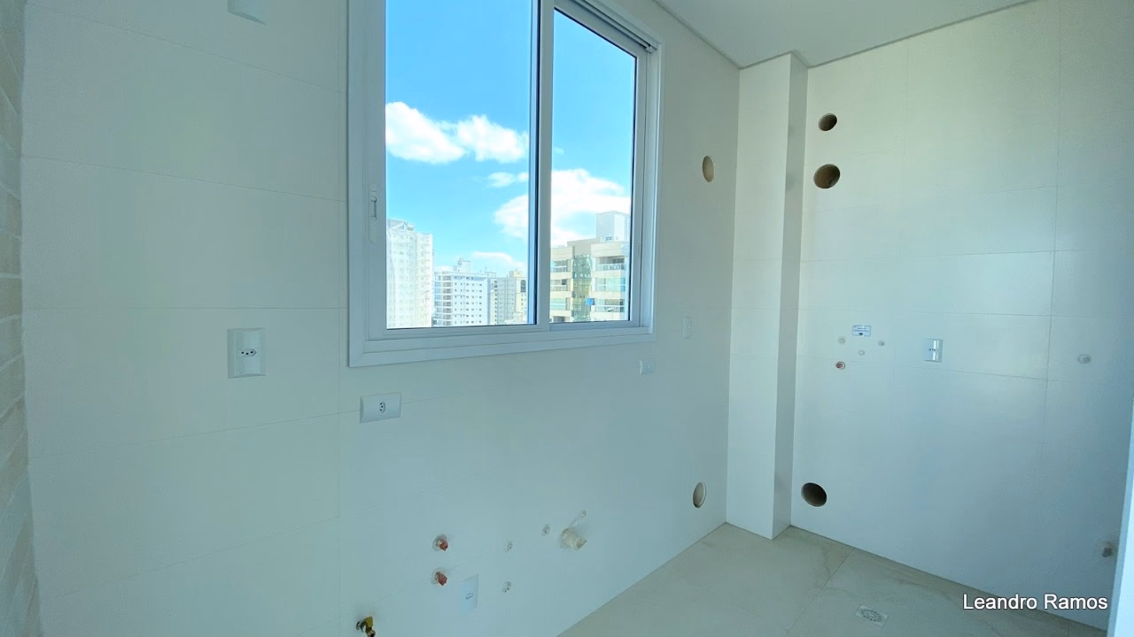Apartamento 4 suítes em Meia Praia — Meia Praia, Itapema