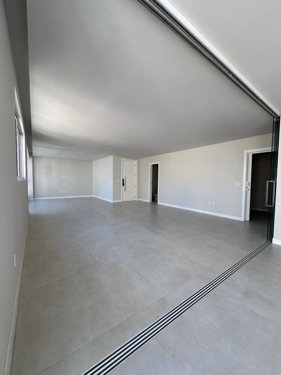 Apartamento 4 suítes em Meia Praia — Meia Praia, Itapema