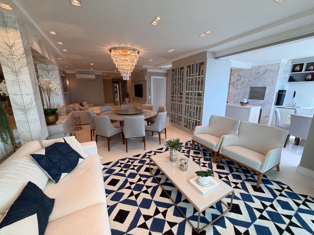 Apartamento 4 suítes em Meia Praia — Meia Praia, Itapema