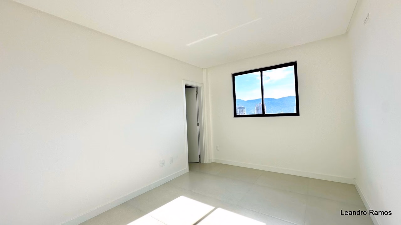 Apartamento 3 suítes em Meia Praia — Meia Praia, Itapema