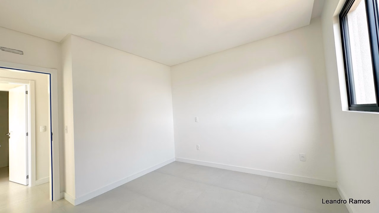 Apartamento 3 suítes em Meia Praia — Meia Praia, Itapema