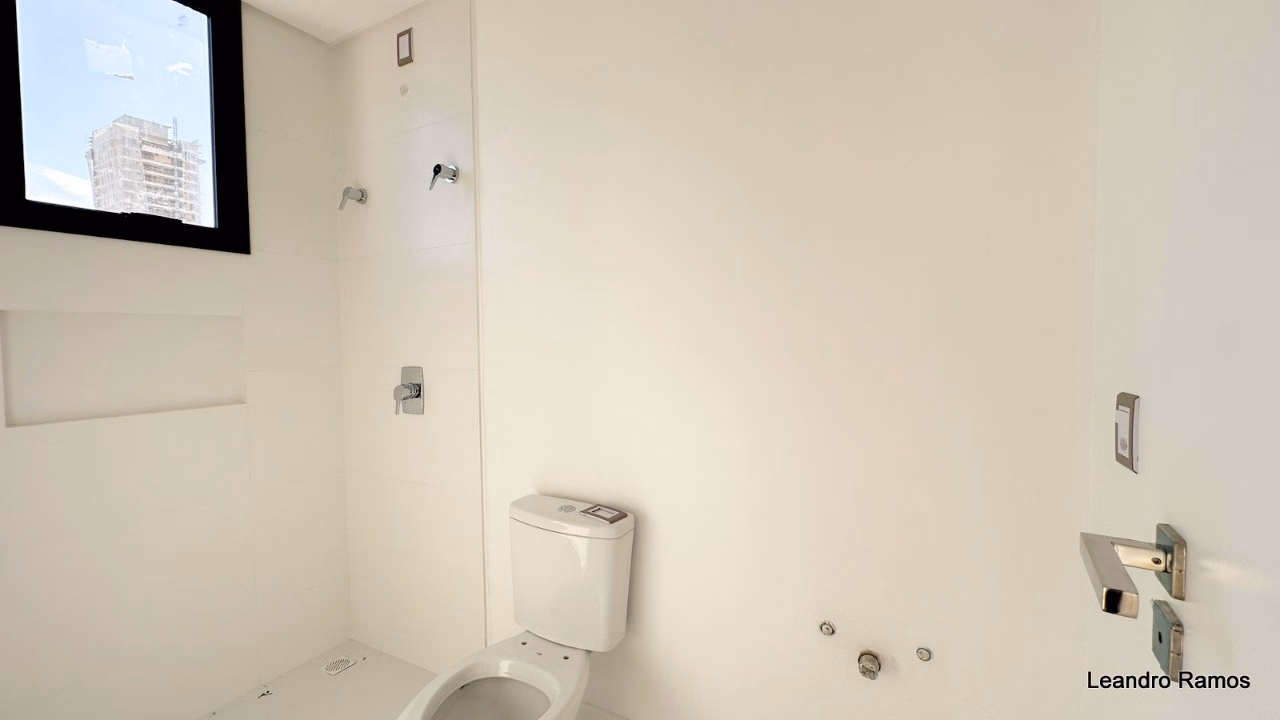 Apartamento 4 suítes em Meia Praia — Meia Praia, Itapema