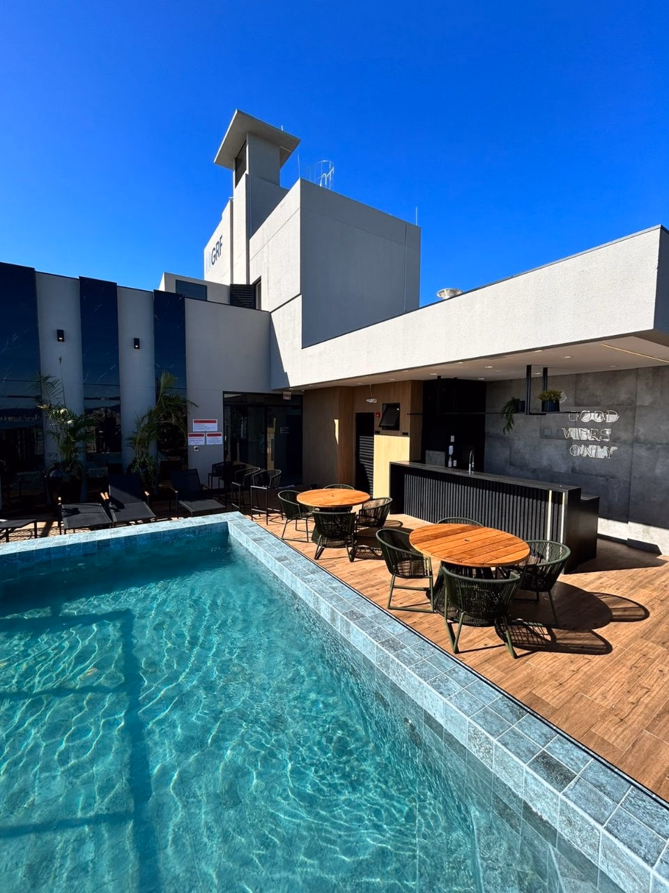 Residencial Laguna, Av