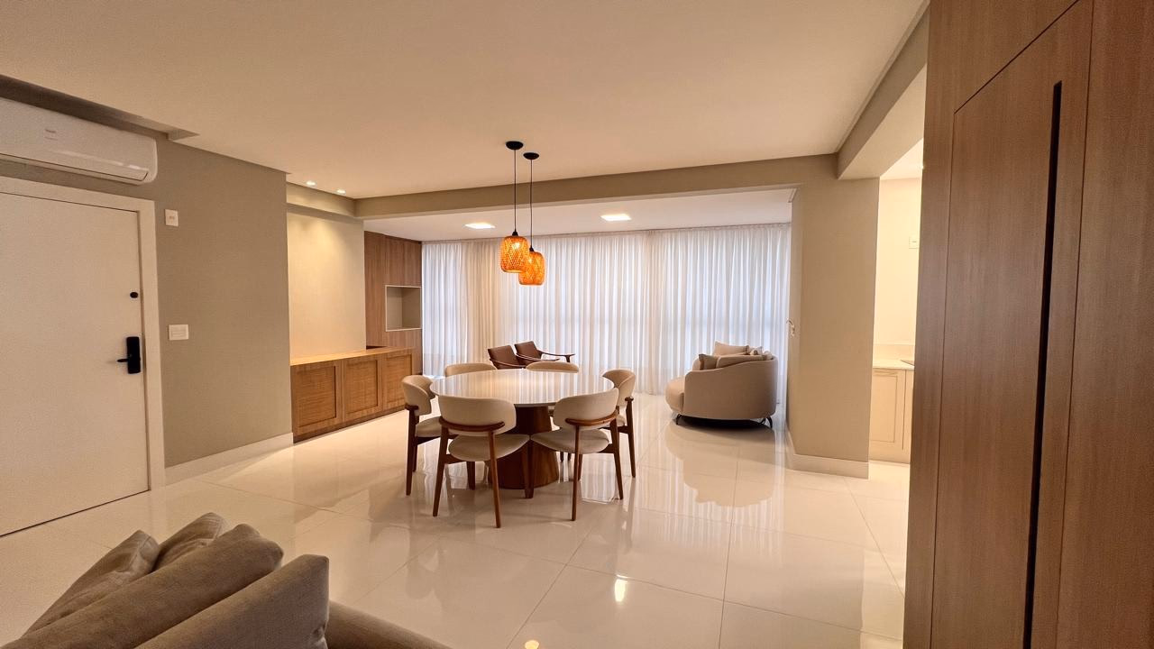 Apartamento 4 suítes em Meia Praia — Meia Praia
