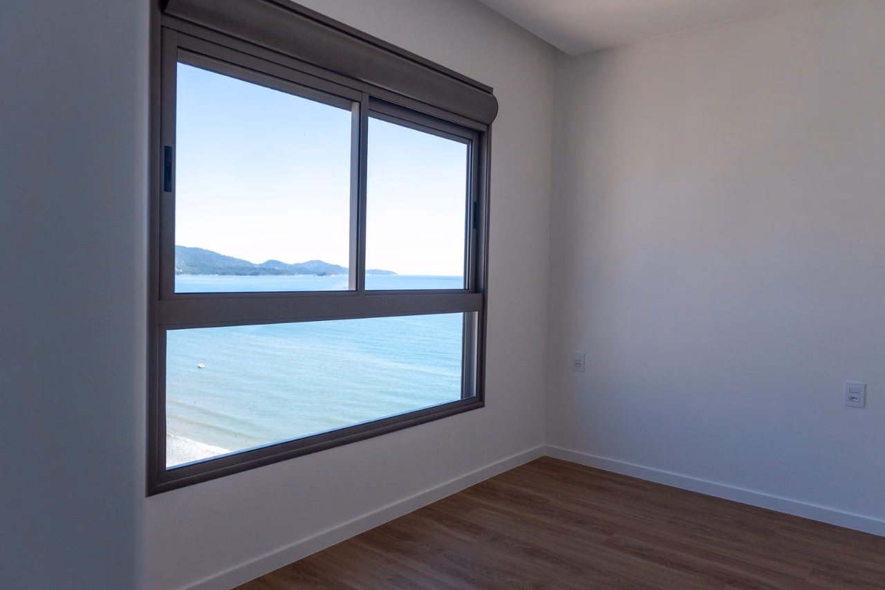Apartamento 4 suítes em Meia Praia — Meia Praia, Itapema