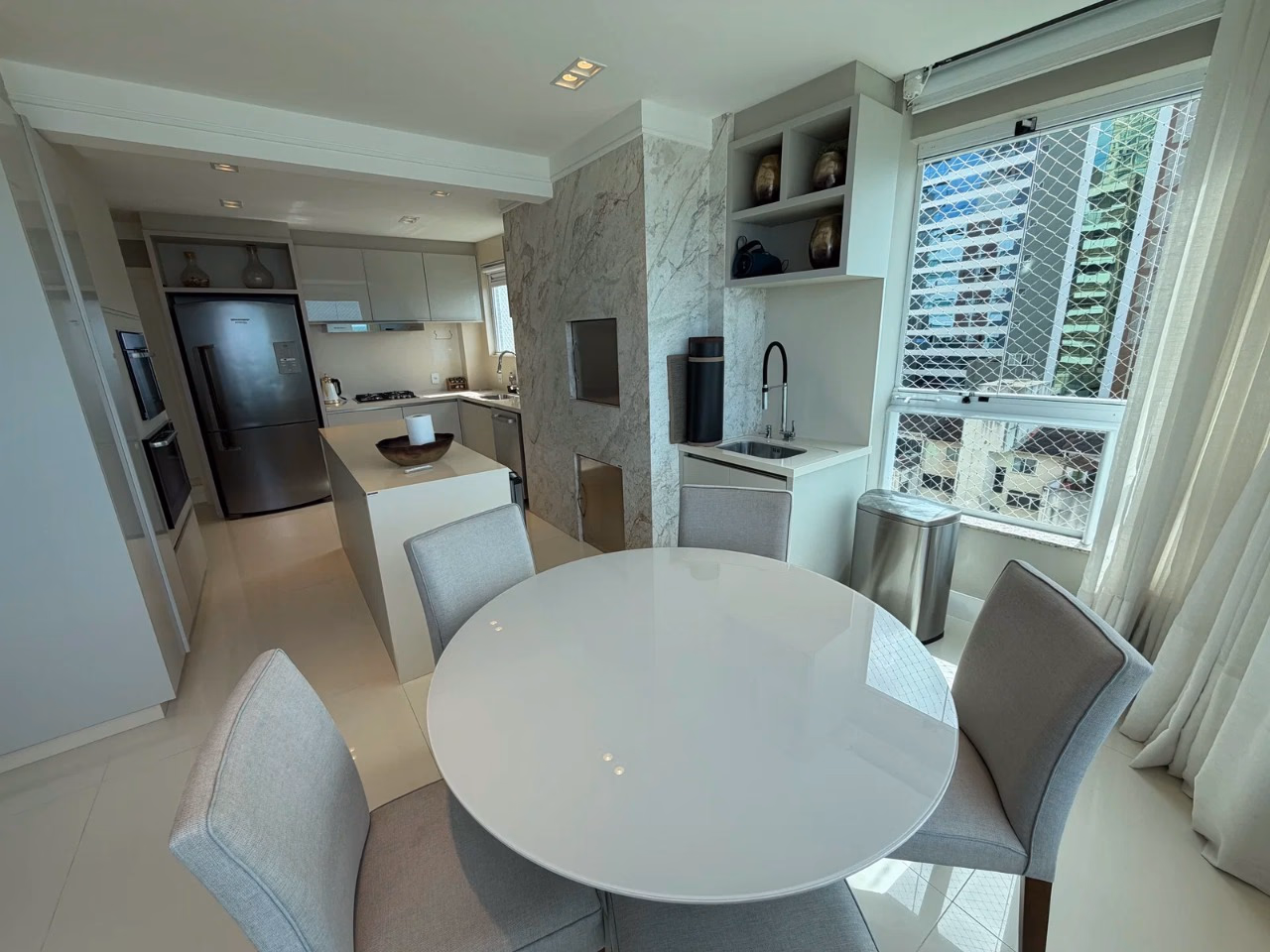 Apartamento 4 suítes em Meia Praia — Meia Praia, Itapema