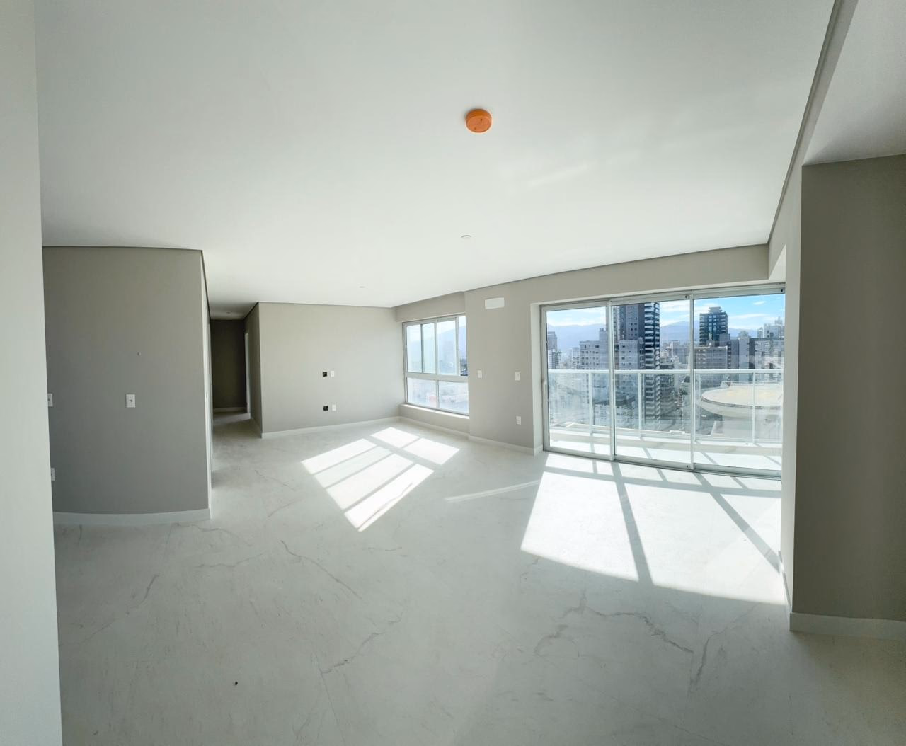 Apartamento 3 suítes em Meia Praia — Meia Praia, Itapema