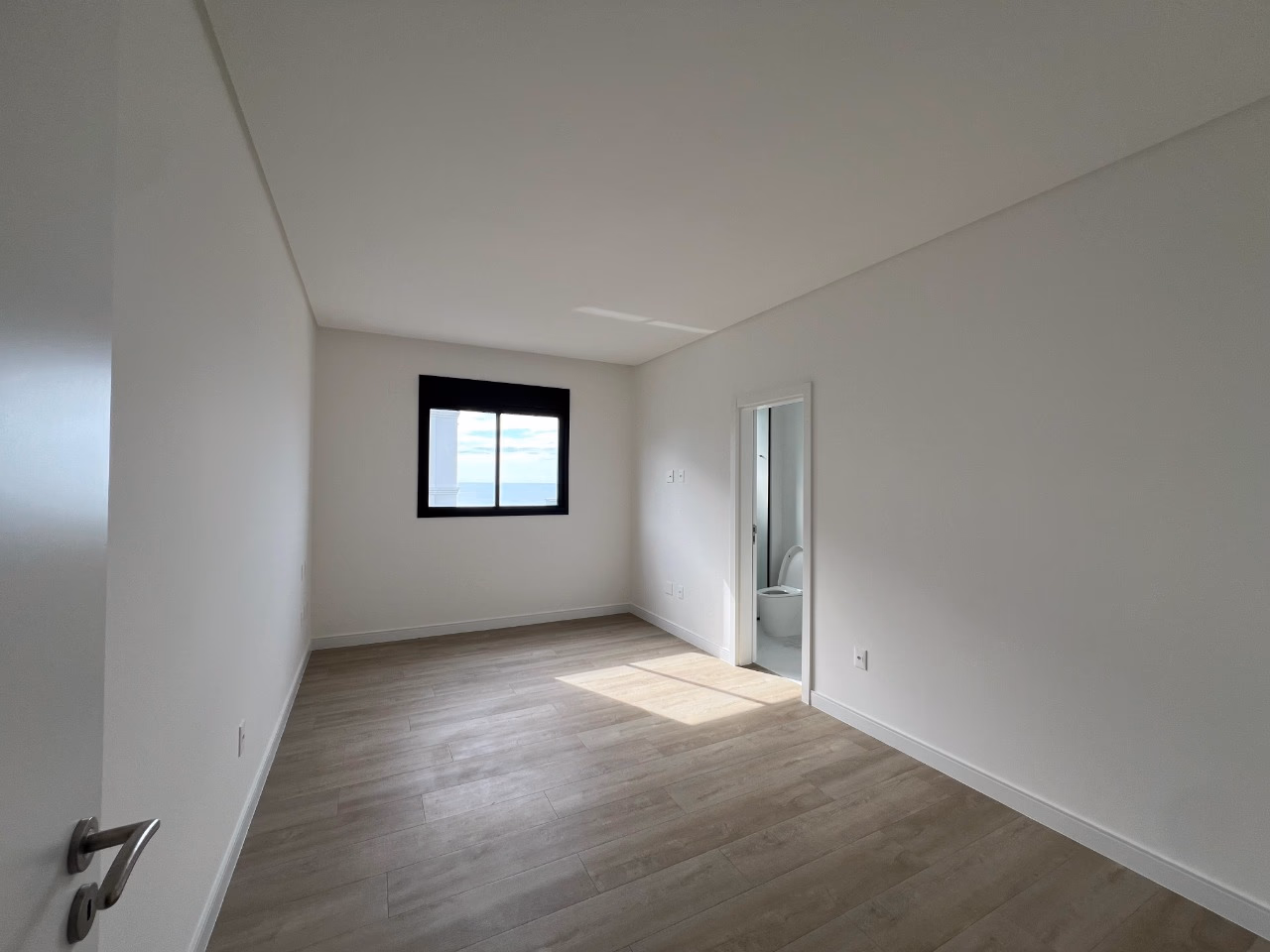 Apartamento 4 suítes em Meia Praia — Meia Praia, Itapema