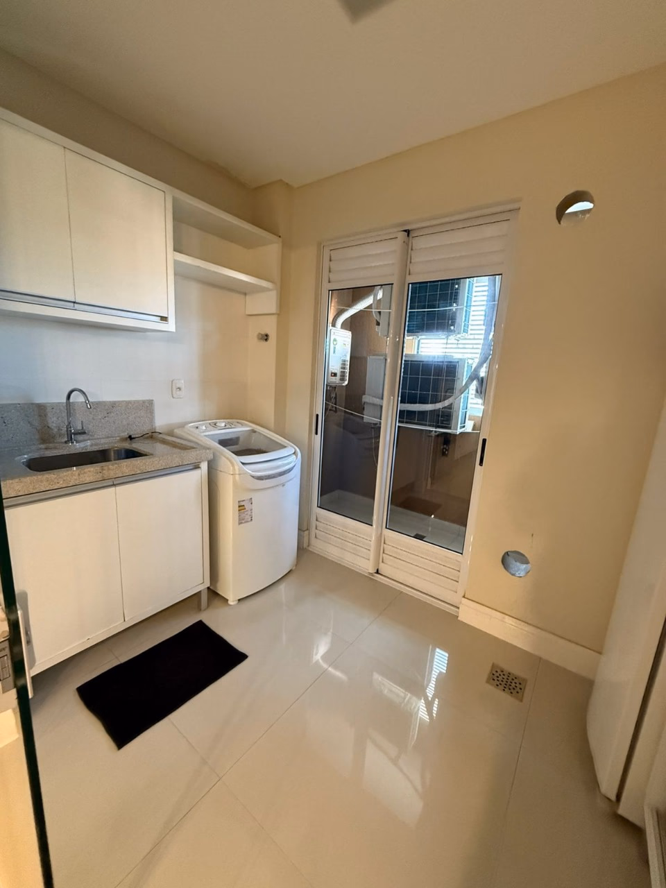 Apartamento 3 suítes em Meia Praia — Meia Praia, Itapema