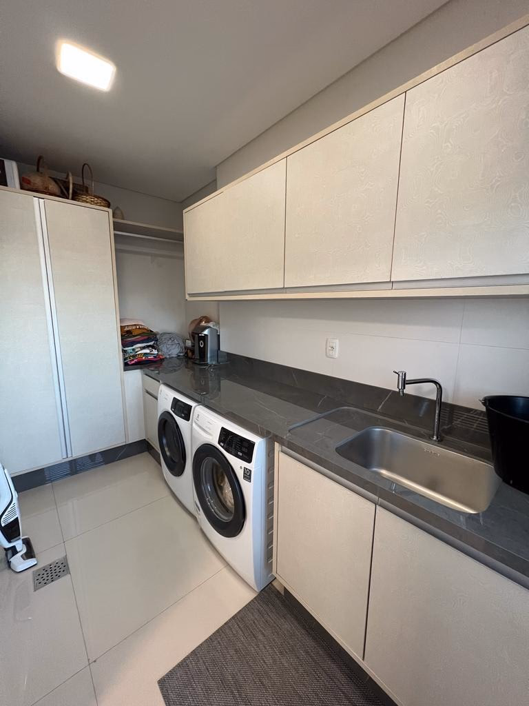 Apartamento 3 suítes em Meia Praia — Meia Praia, Itapema