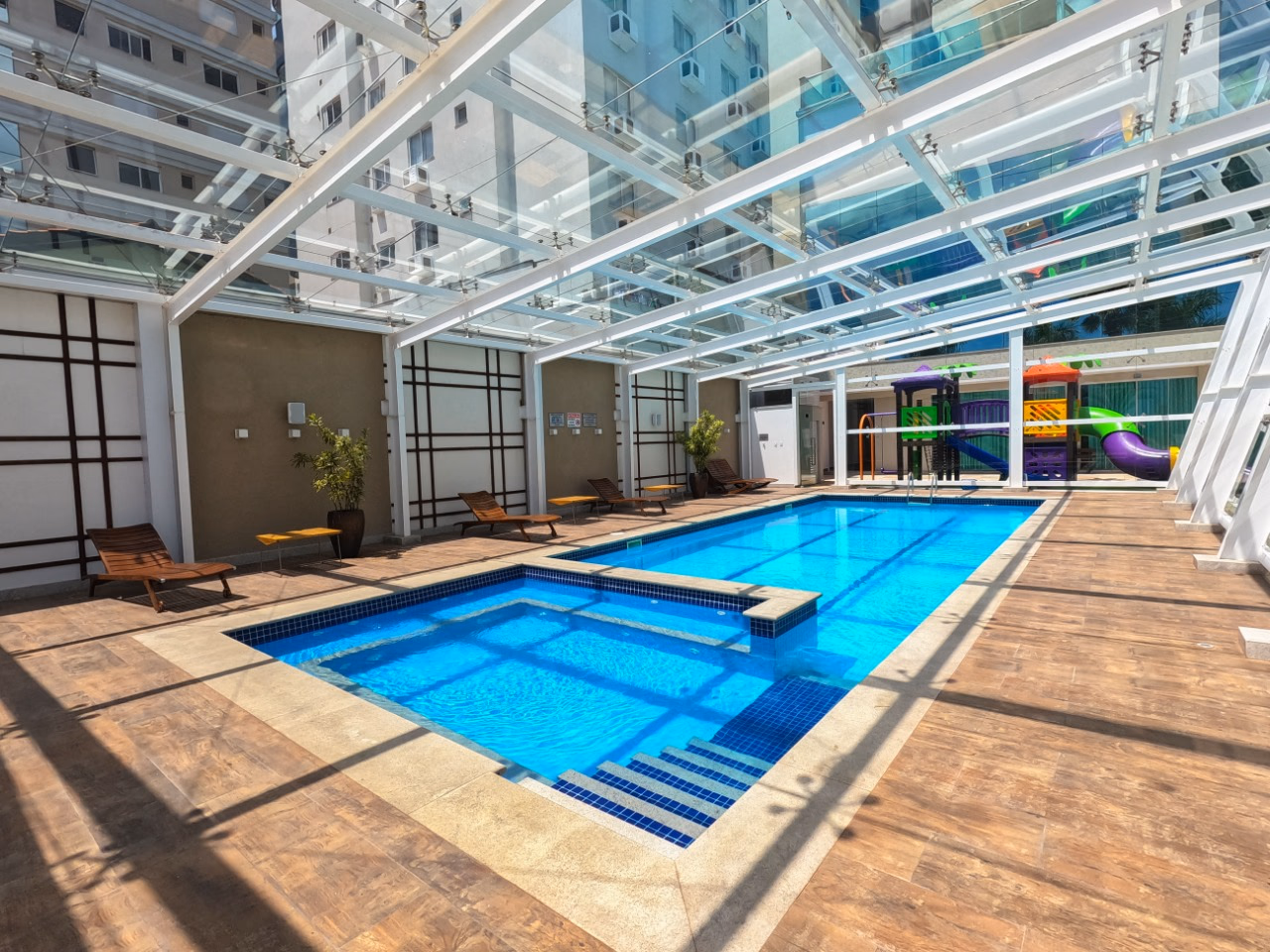 Apartamento frente mar com 6 suítes a venda em Meia Praia, Itapema (15)