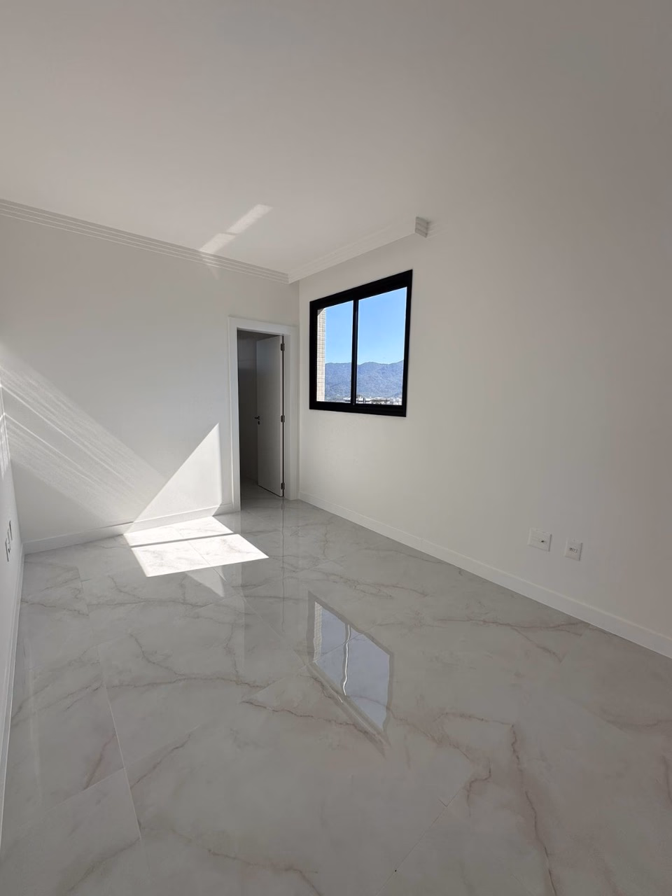 Apartamento 3 suítes em Meia Praia — Meia Praia, Itapema