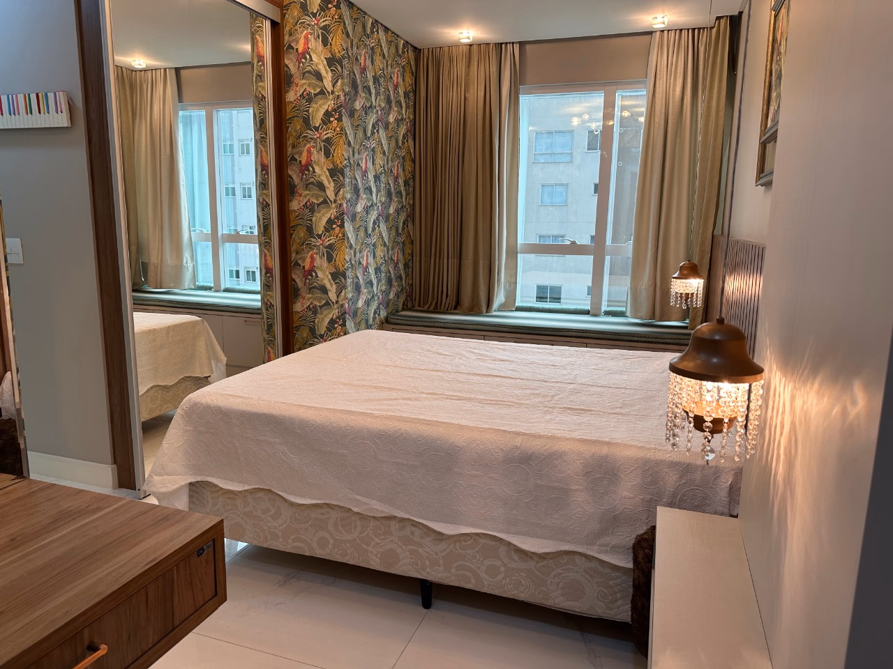 Apartamento 4 suítes em Meia Praia — Meia Praia, Itapema