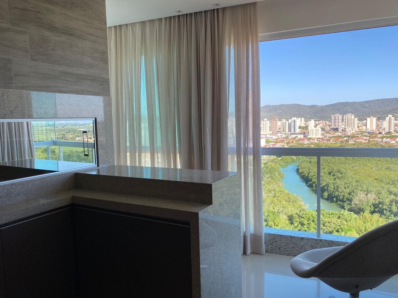 Apartamento 3 suítes em Meia Praia — Meia Praia, Itapema