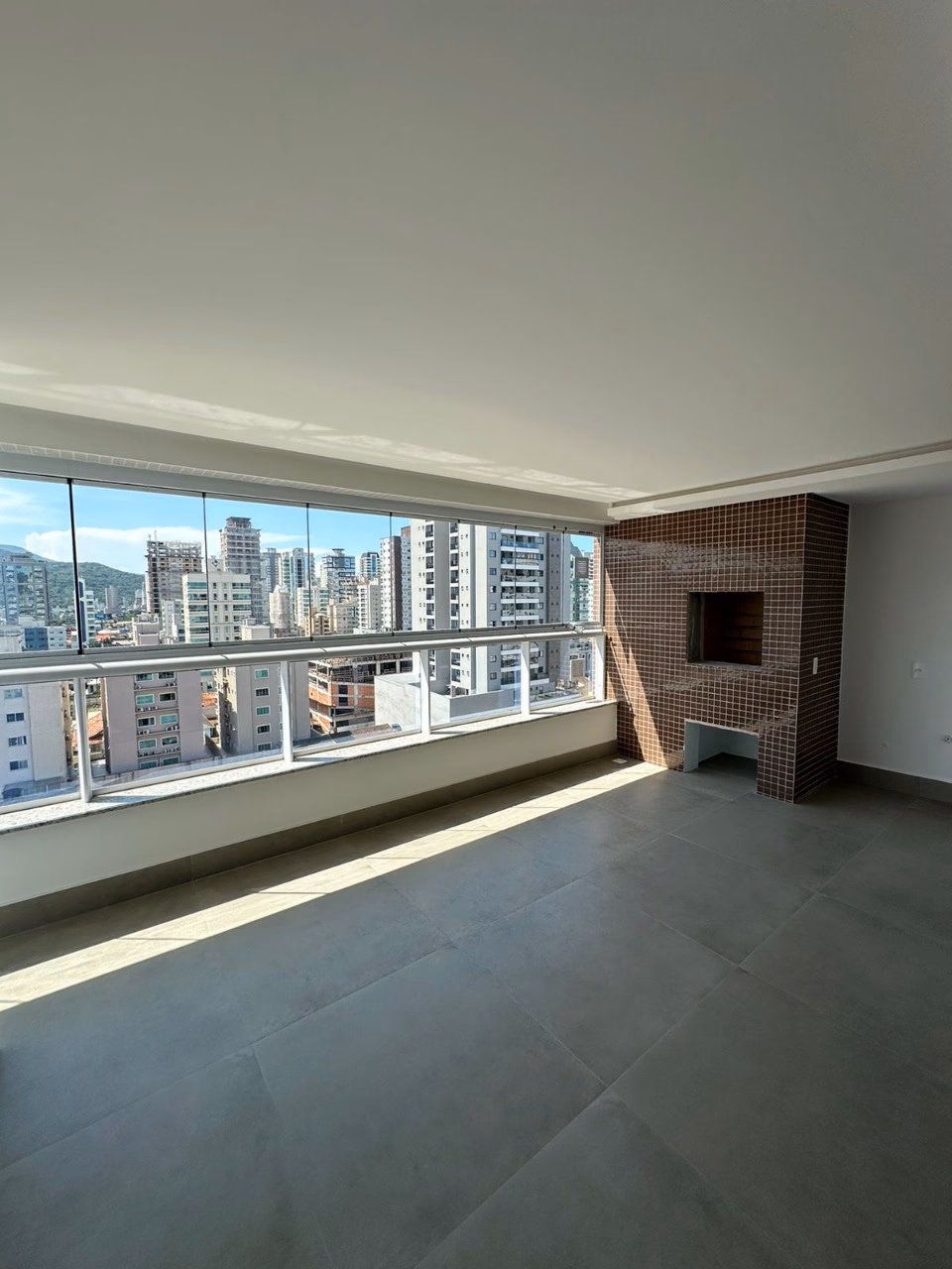 Apartamento 3 suítes em Meia Praia — Meia Praia, Itapema