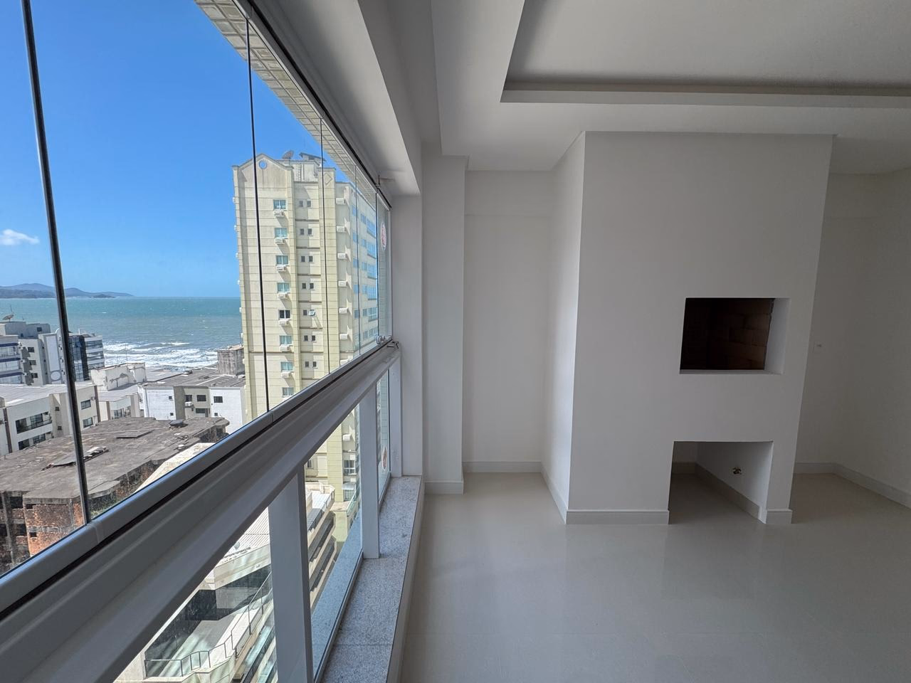 Apartamento 4 suítes em Meia Praia — Meia Praia, Itapema