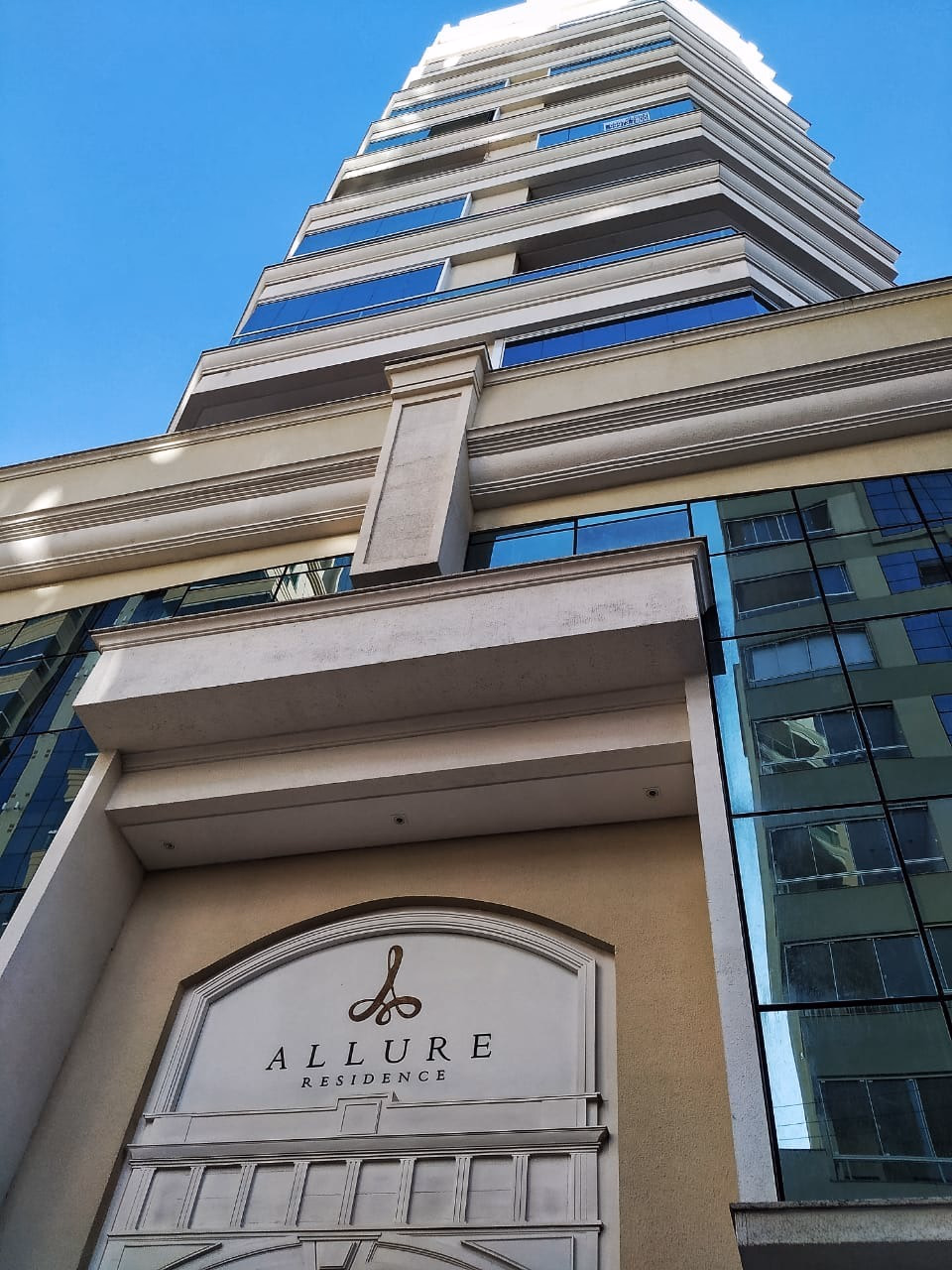 Allure Residence — Meia Praia