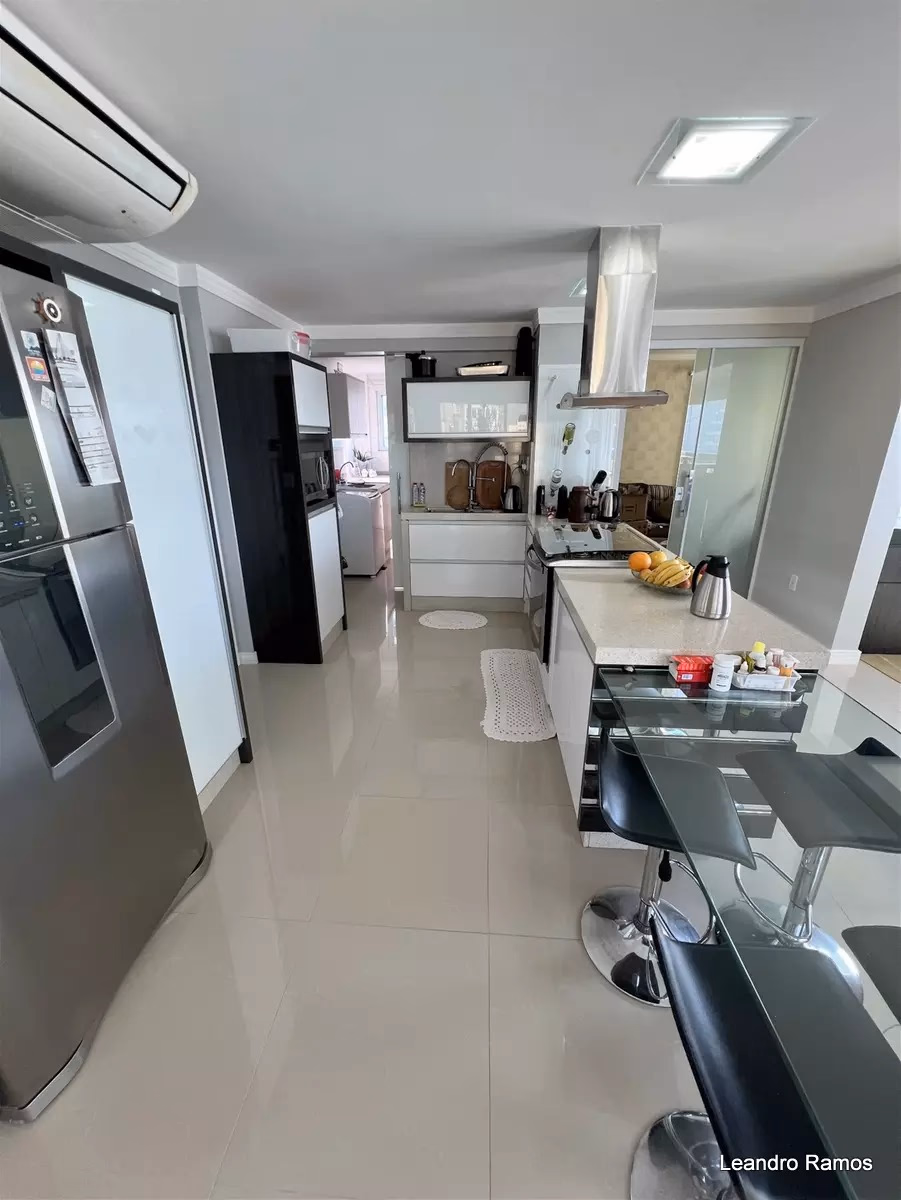 Apartamento 4 suítes em Meia Praia — Meia Praia, Itapema