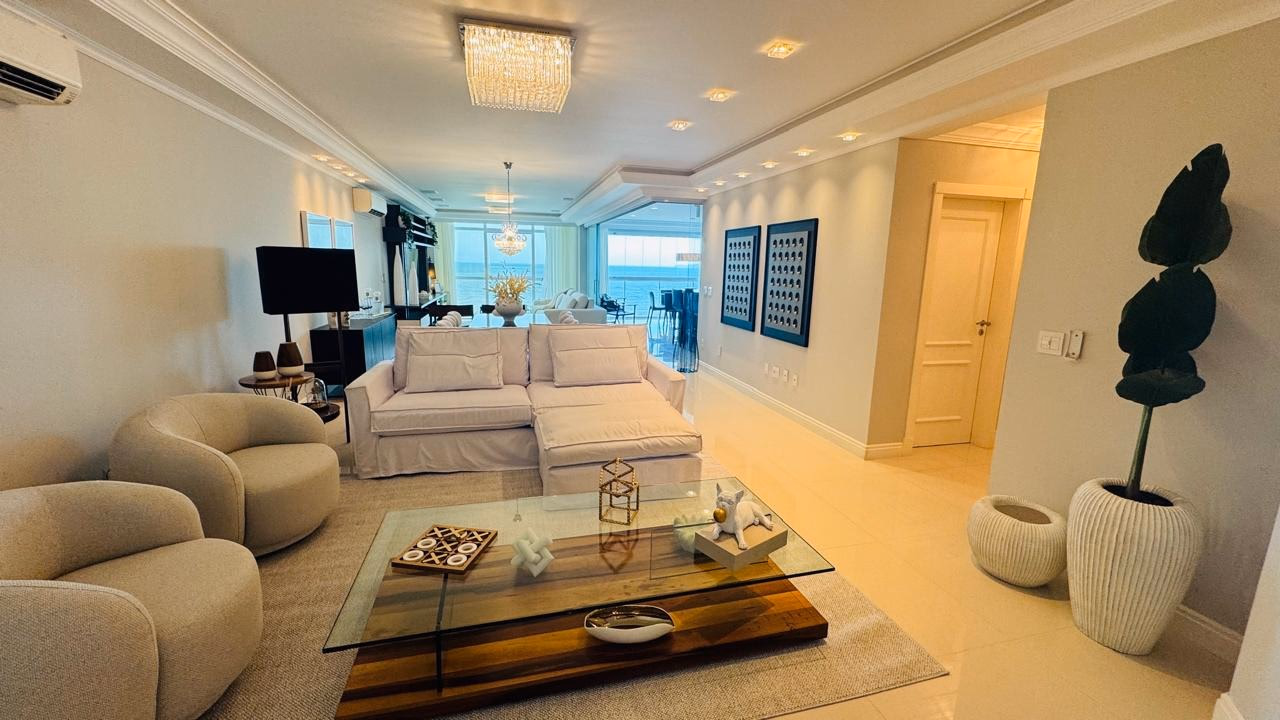 Apartamento 4 suítes em Meia Praia — Meia Praia, Itapema
