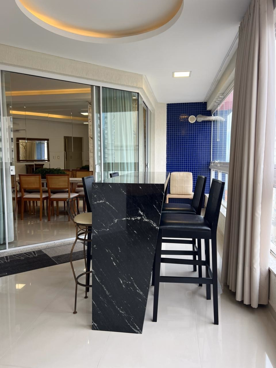 Apartamento 3 suítes em Meia Praia — Meia Praia