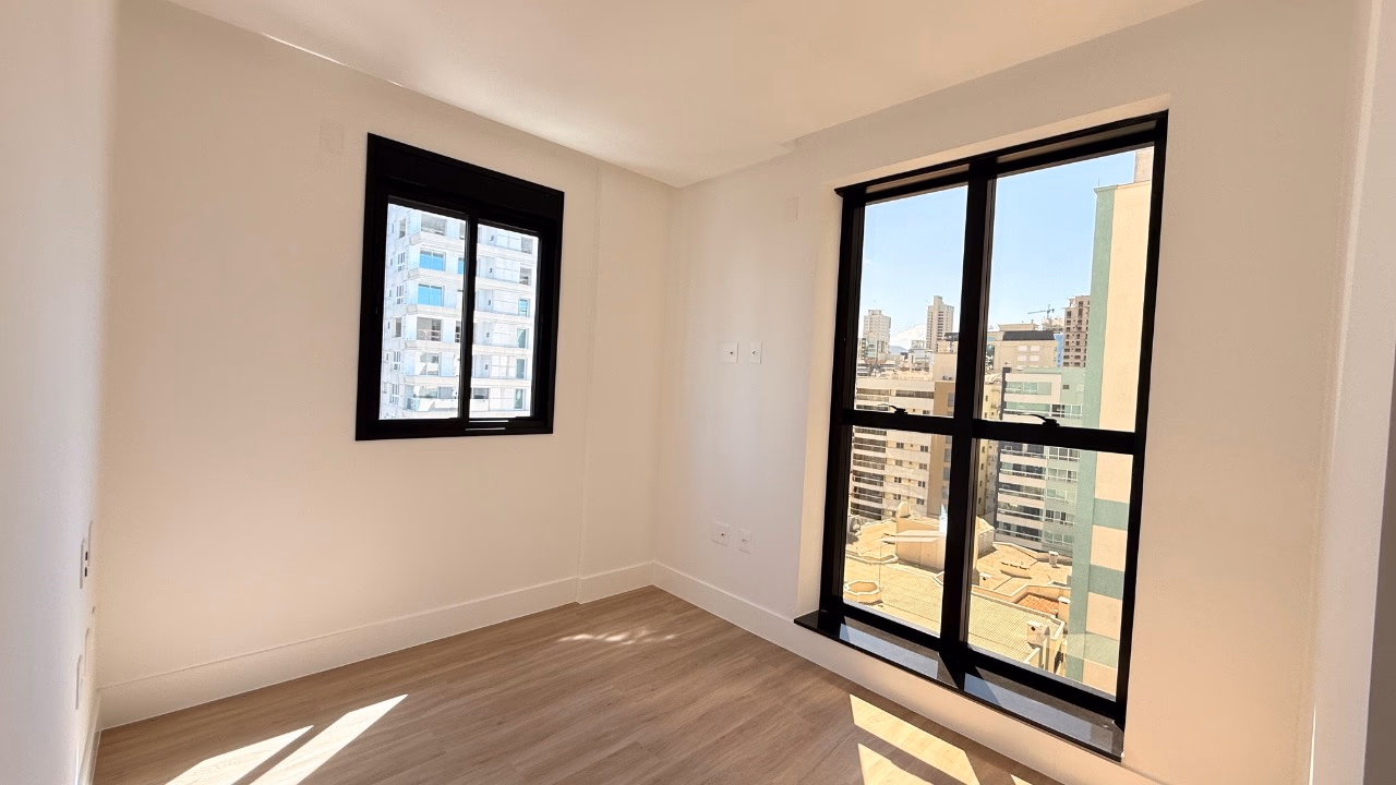 Apartamento 4 suítes em Meia Praia — Meia Praia, Itapema