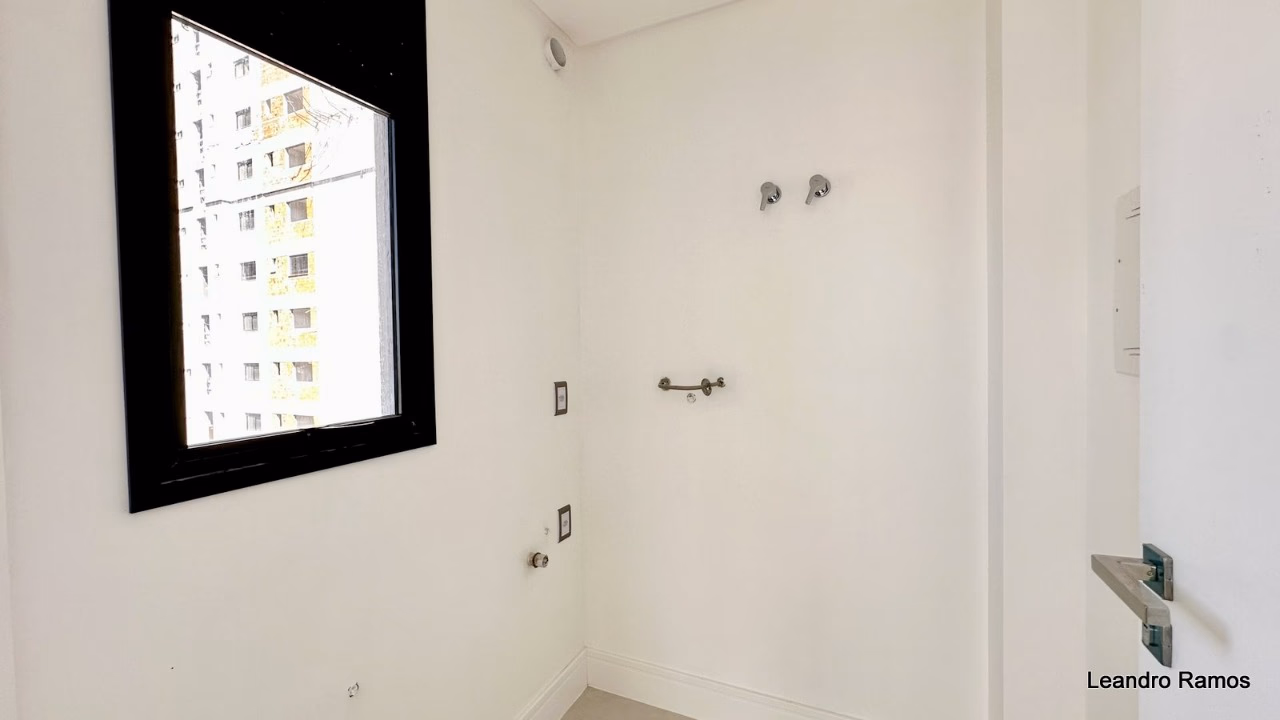 Apartamento 4 suítes em Meia Praia — Meia Praia, Itapema