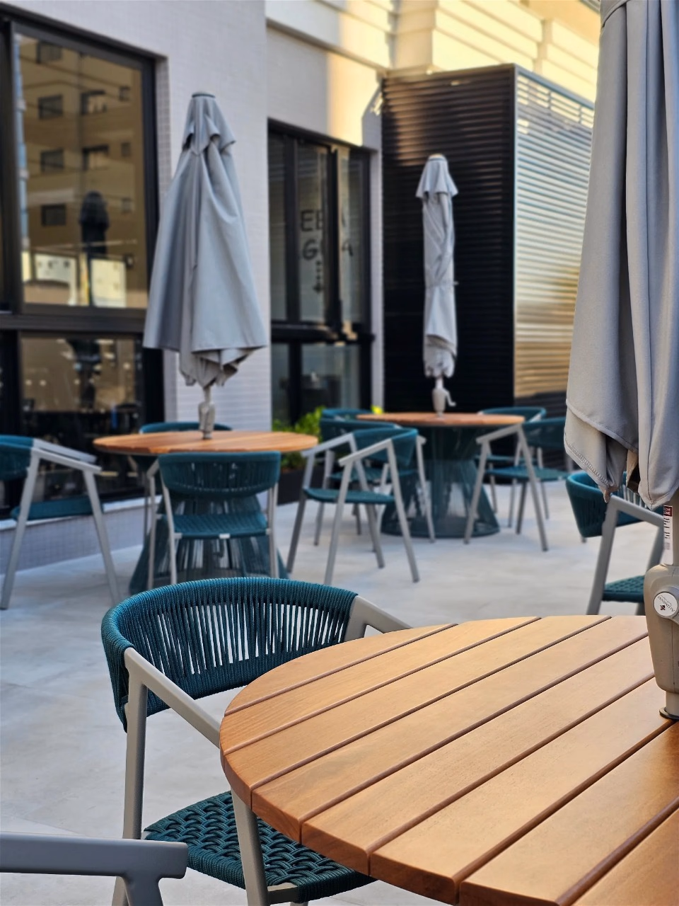 Residencial Brooklyn Tower - Rua 236, Bairro Meia Praia, Itapema - SC (55)