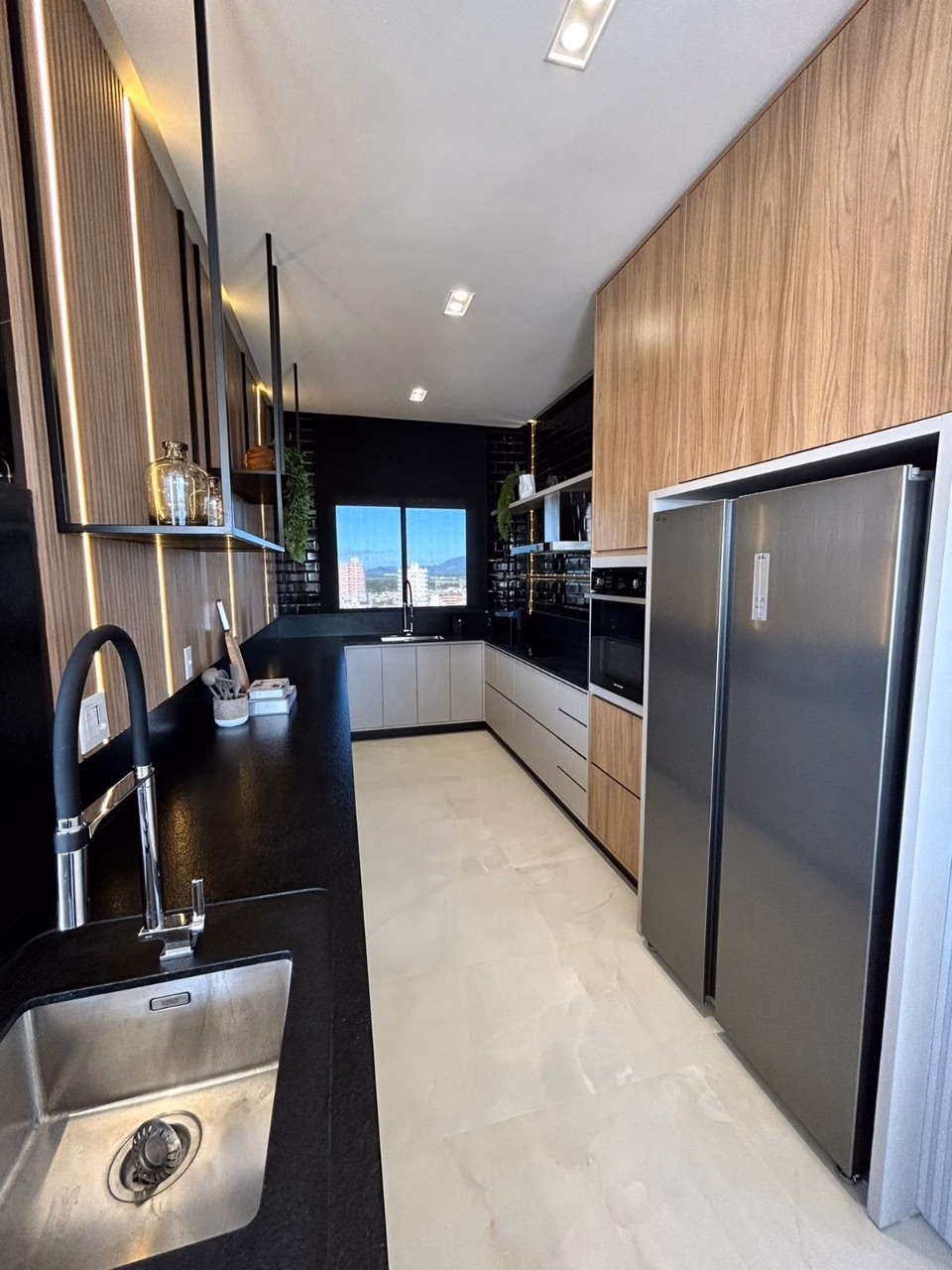 Residencial Laguna, Av