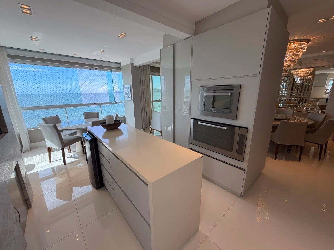 Apartamento 4 suítes em Meia Praia — Meia Praia, Itapema