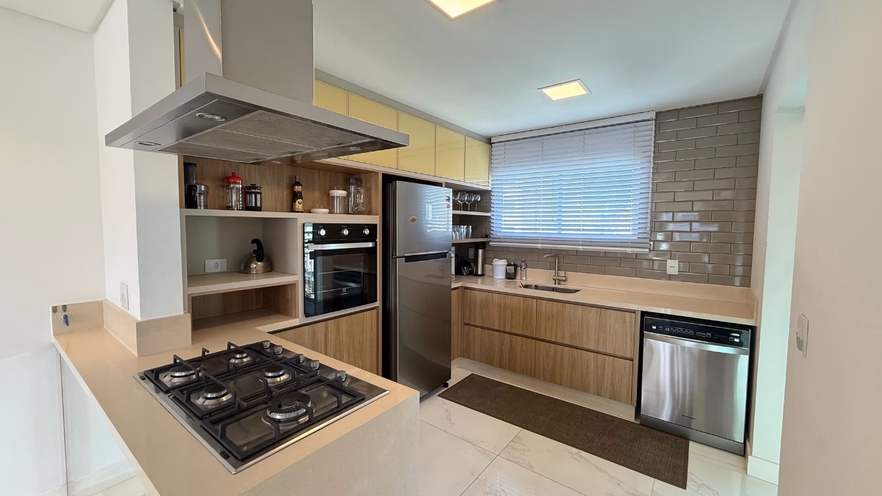 Apartamento 4 suítes em Meia Praia — Meia Praia, Itapema