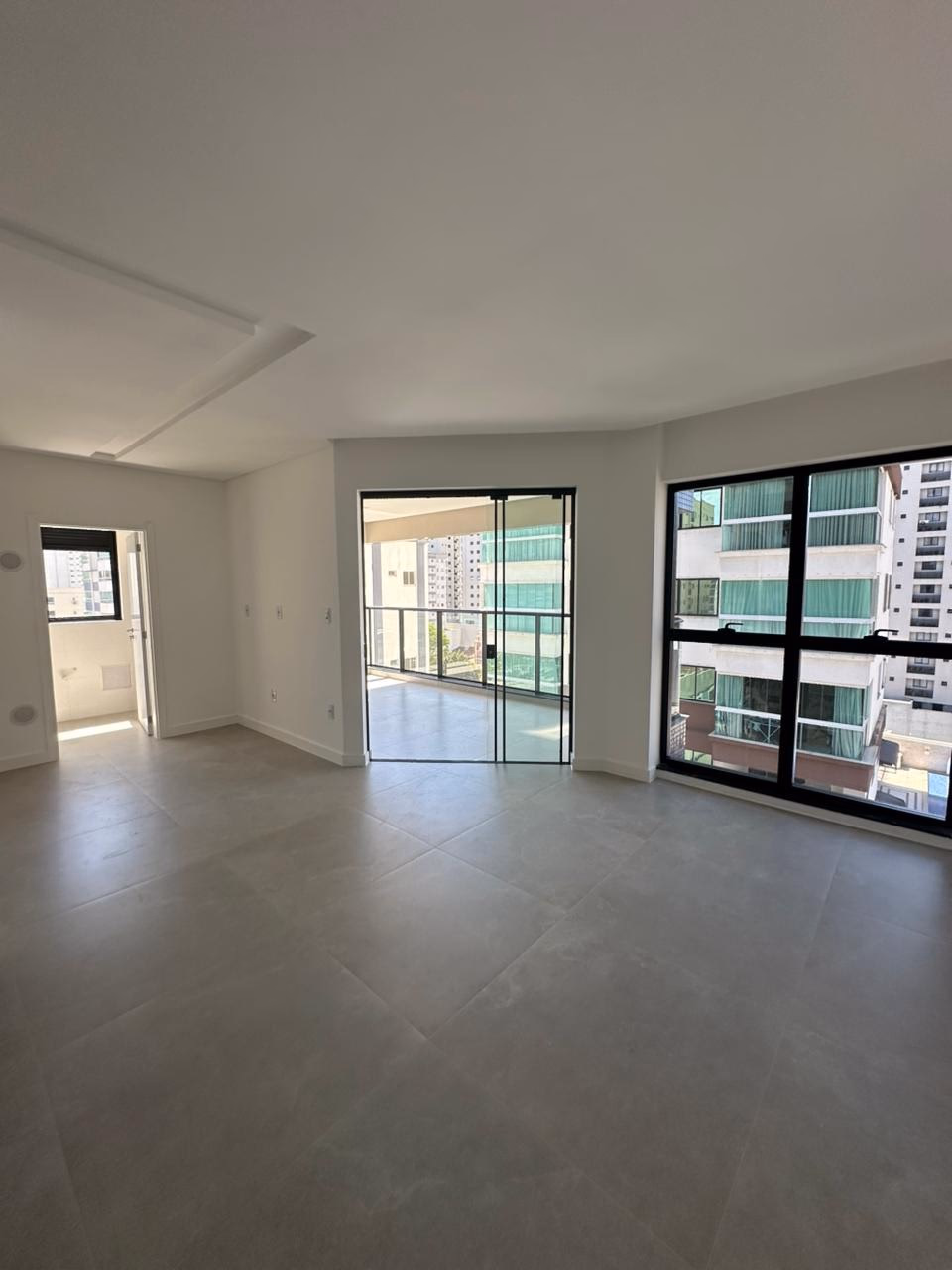 Apartamento 3 suítes em Meia Praia — Meia Praia, Itapema